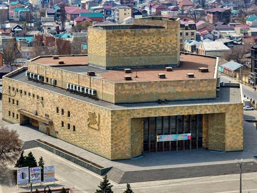 Город на юге России, расположенный на берегу Каспийского моря, был основан в 1844 году как Петровское укрепление.<br />
<sub><em>Фото: <a href=«https://www.flickr.com/photos/143381734@N02/27554357482/in/album-72157668793399106/» target=_blank rel=noopener>Шамиль Магомедов, CC BY-SA 2.0</a></em></sub>